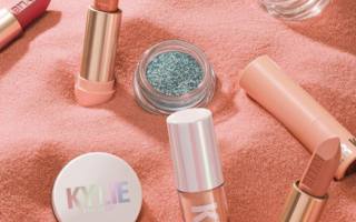 KYLIE COSMETICS UNDER THE SEA COLLECTION FOR SUMMER 2019 3 320x200 - KYLIE COSMETICS UNDER THE SEA COLLECTION FOR SUMMER 2019