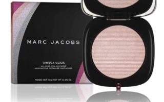 MARC JACOBS GLAM ROCK OMEGA GLAZE ALL OVER FOIL LUMINIZER 320x200 - MARC JACOBS GLAM ROCK O!MEGA GLAZE ALL-OVER FOIL LUMINIZER