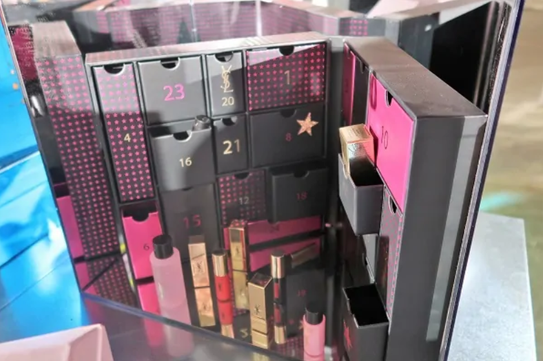 YVES SAINT LAURENT BEAUTY Advent Calendar 2019 1 - YVES SAINT LAURENT BEAUTY Advent Calendar 2019