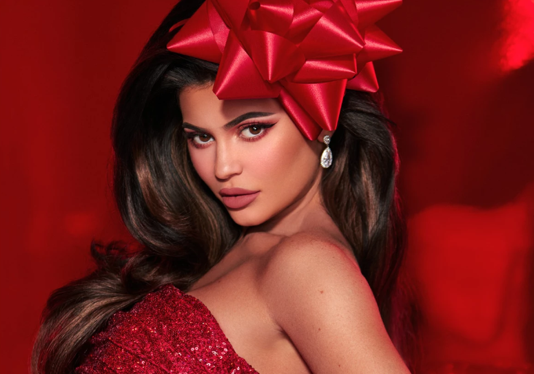 Kylie Cosmetics 19 Christmas Holiday Collection Chic Moey