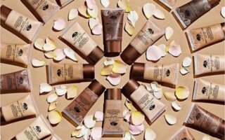 ORIGINS PRETTY IN BLOOM FLOWER INFUSED LONG WEAR FOUNDATION 320x200 - ORIGINS PRETTY IN BLOOM FLOWER-INFUSED LONG-WEAR FOUNDATION