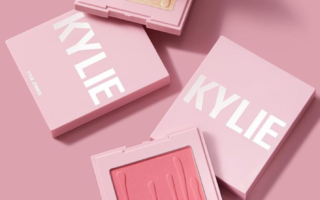 KYLIE COSMETICS SUNDAY BRUNCH KYLIGHTER PINK DREAMS BLUSH AVAILABLE NOW 1 320x200 - KYLIE COSMETICS SUNDAY BRUNCH KYLIGHTER & PINK DREAMS BLUSH AVAILABLE NOW