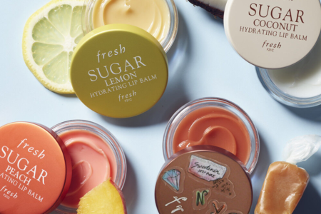 FRESH BEAUTY LIMITED EDITION SUGAR CARAMEL HYDRATING LIP BALM 1 450x300 - FRESH BEAUTY LIMITED-EDITION SUGAR CARAMEL HYDRATING LIP BALM