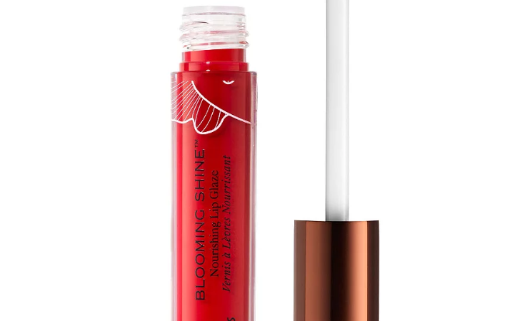 ORIGINS BLOOMING SHINE LIP GLAZE COMES WITH NOURISHING INGREDIENTS FOR FLOWERS 7 745x450 - ORIGINS BLOOMING SHINE LIP GLAZE COMES WITH NOURISHING INGREDIENTS FOR FLOWERS