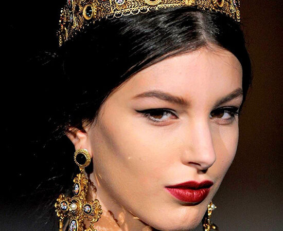 1 3 550x450 - Dolce&Gabbana Royal Holiday 2020 Makeup Collection