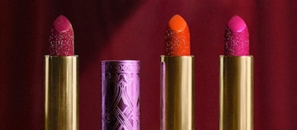 1 18 1024x450 - Gucci Beauty Rouge à Lèvres Lunaison Glitter Lipstick
