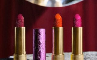 1 18 320x200 - Gucci Beauty Rouge à Lèvres Lunaison Glitter Lipstick