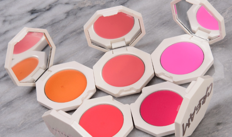 32J40PHTXJ0DWNWQV4 760x450 - Fenty Beauty Cheeks Out Freestyle Cream Blush