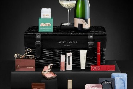 9 450x300 - Harvey Nichols Beauty Lovers Hamper 2020