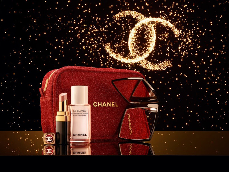 Chanel cosmetic set clearance