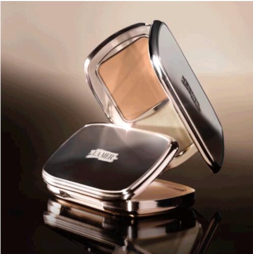 LGAHITT2JS8O03U - La Mer The Soft Moisture Powder Foundation