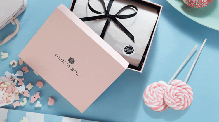 2 4 - Glossybox Pretty Pleasures box 2021