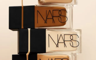 1 43 320x200 - NARS Light Reflecting Advanced Skincare Foundation