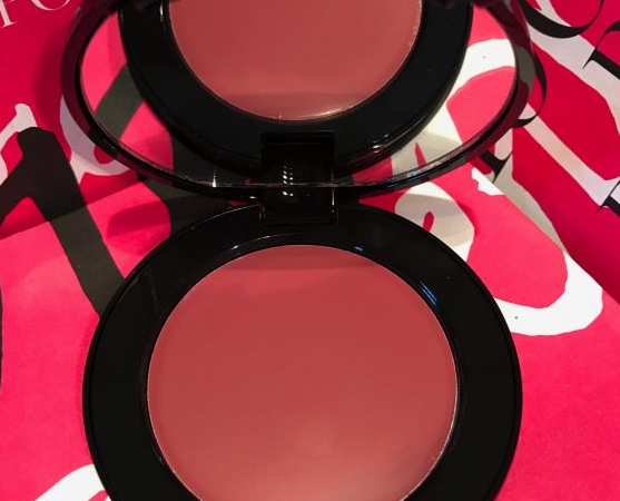 1 19 557x450 - Bobbi Brown Pretty Powerful Pot Rouge 2022