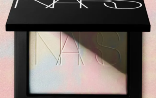 1 15 320x200 - NARS Cosmetics Light Reflecting Prismatic Powder Moonwave 2022