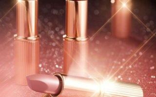 1 58 320x200 - Charlotte Tilbury Limited-Edition Holiday K.I.S.S.I.N.G Lipsticks 2022