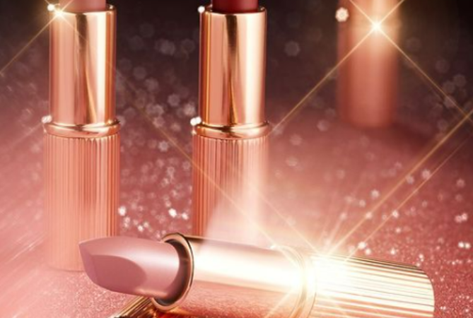 1 58 669x450 - Charlotte Tilbury Limited-Edition Holiday K.I.S.S.I.N.G Lipsticks 2022