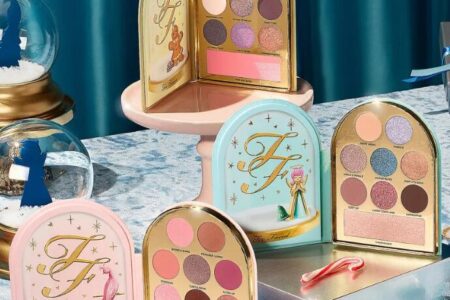 1 22 450x300 - Too Faced Let It Snow Globes 3-Piece Palette Gift Set 2023