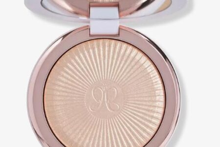 1 31 450x300 - Anastasia Beverly Hills Glow Seeker Highlighter 2023