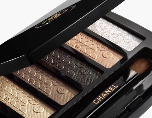 2 26 579x450 - Chanel LUMIÈRE GRAPHIQUE EYESHADOW PALETTE 2023