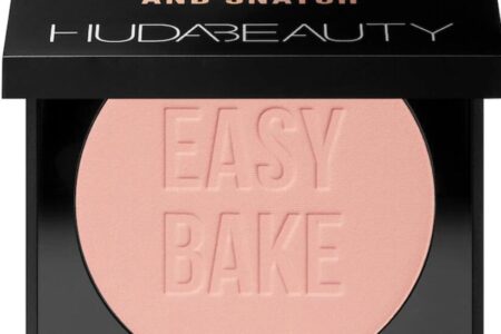 1 3 450x300 - Huda Beauty Easy Bake and Snatch Pressed Talc-Free Brightening and Setting Powder