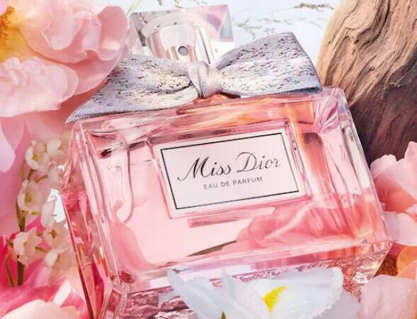 1 40 589x450 - Dior Miss Dior Eau de Parfum Perfume Set 2024