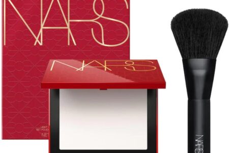 1 9 450x300 - NARS Light Reflecting Setting Powder Lunar New Year Set