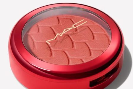 4 7 450x300 - MAC Cosmetics Lunar New Year Lovestruck Luck Powder Blush 2024